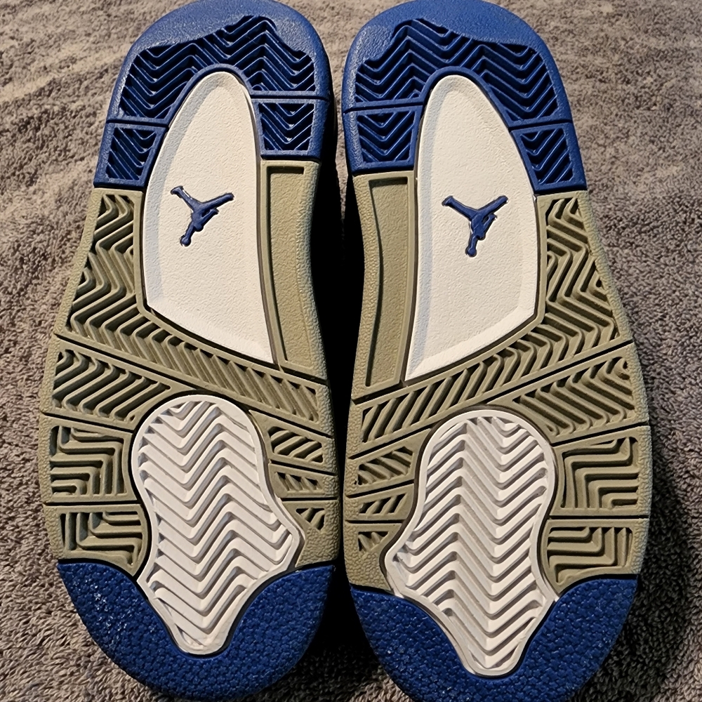 Jordan 4s - Picture 2 of 2